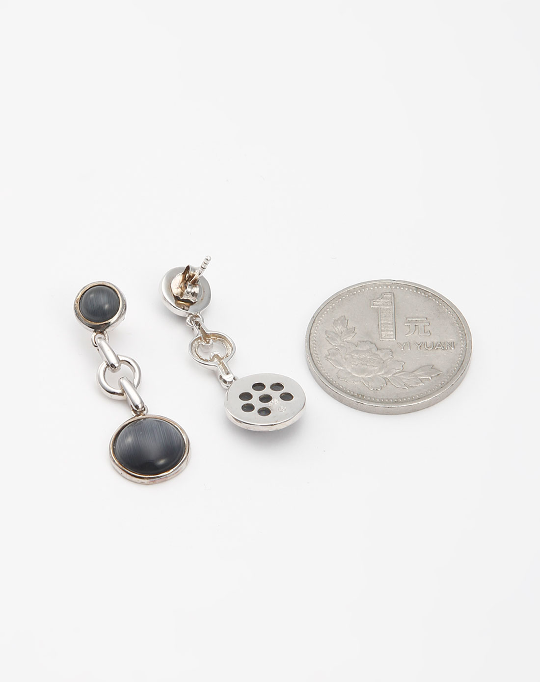 银/灰色猫眼石耳环