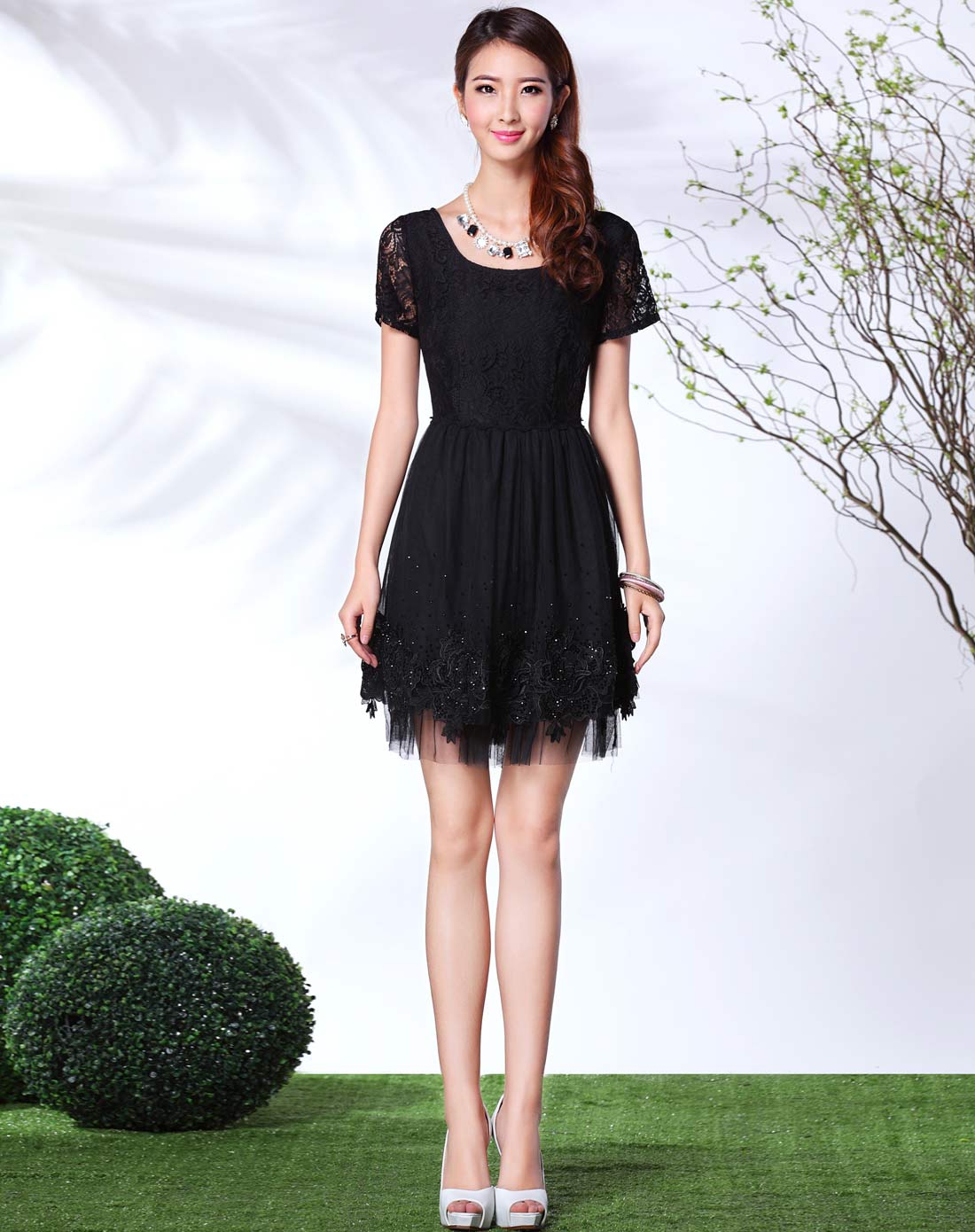 黑色蕾丝拼接短袖连衣裙