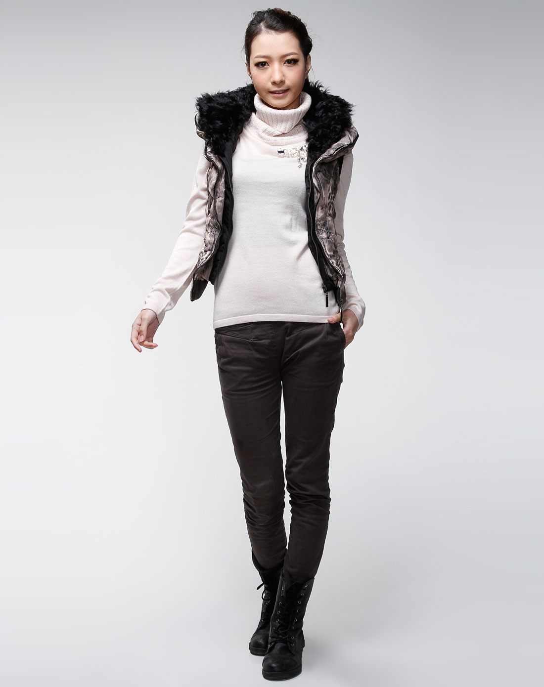 暗黄灰色时尚羽绒背心