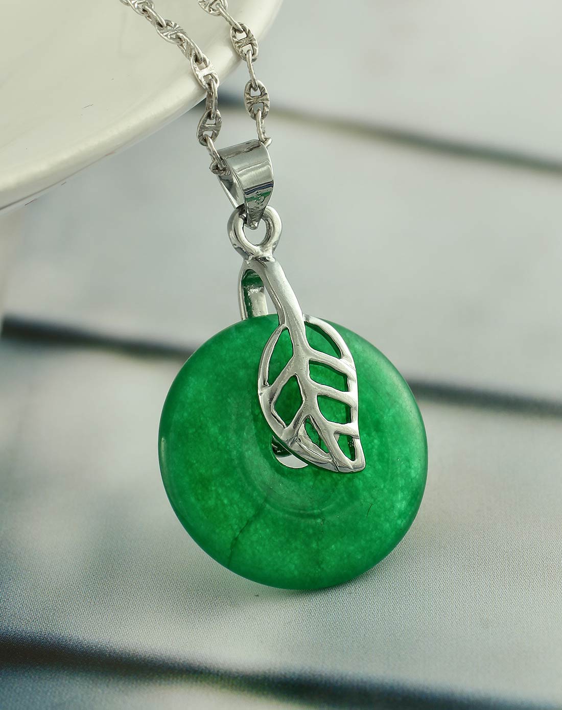 财源滚滚石英岩质玉圆形吊坠