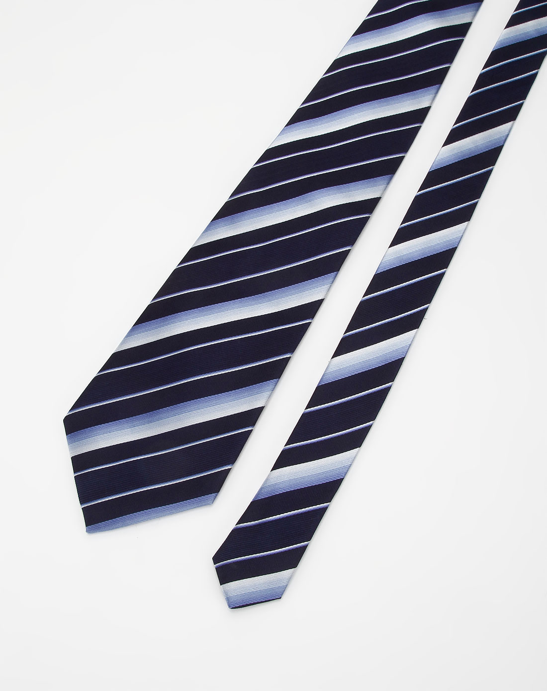 深蓝/浅蓝色斜条纹领带