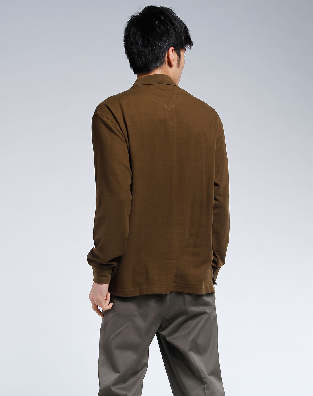 深褐色素面长袖polo衫