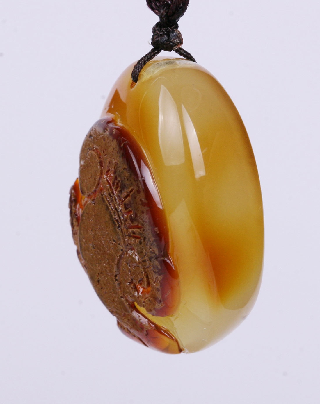 雕刻时光蜜蜡吊坠