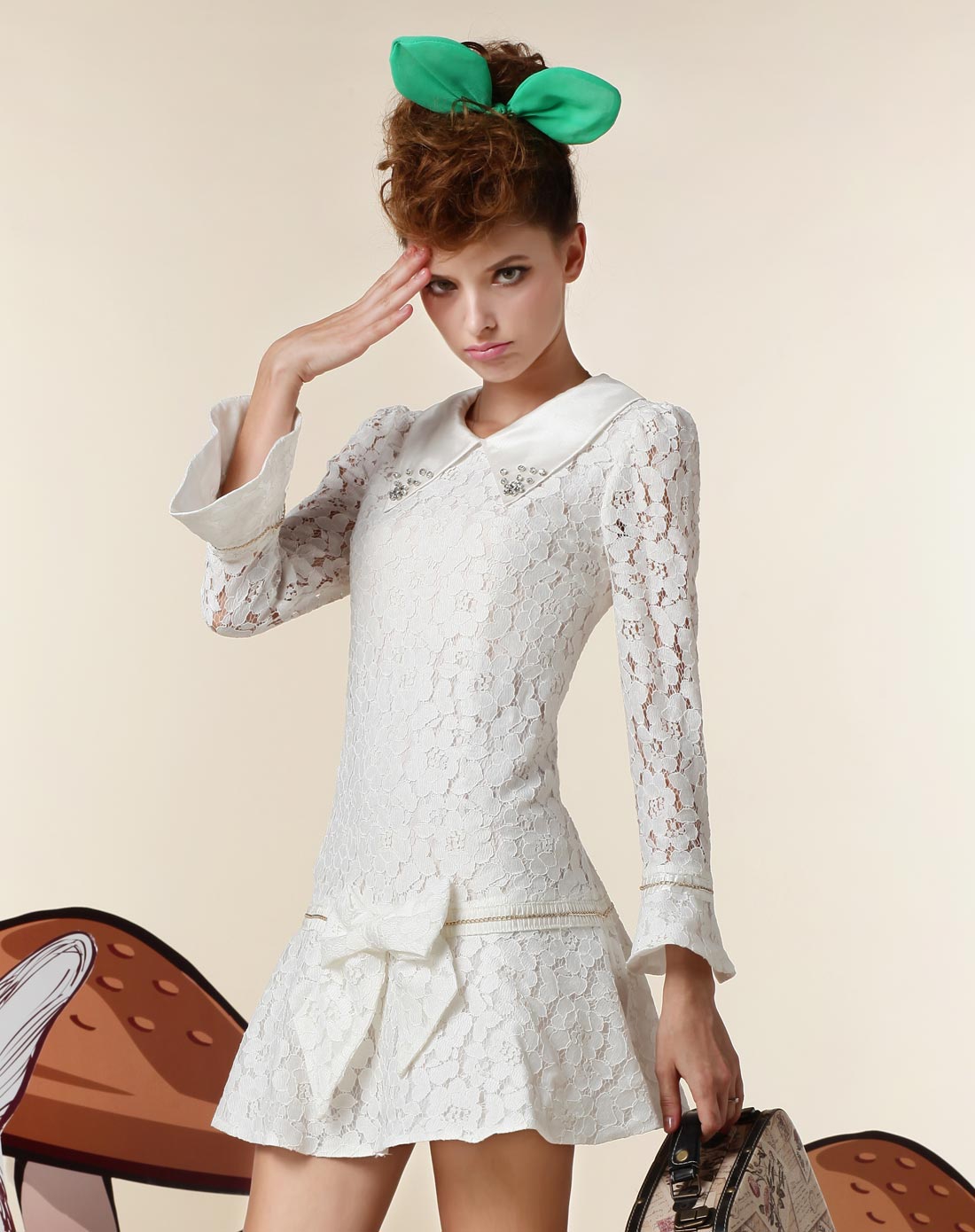 百奢bessie女装专场 太阳摆镂空绣花连衣裙