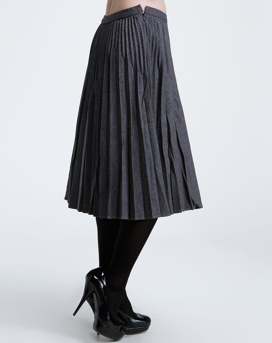 女款灰色休闲摆褶中裙