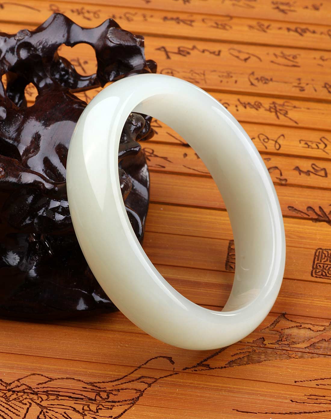 和田青白玉冰清玉洁手镯(国家权威认证)