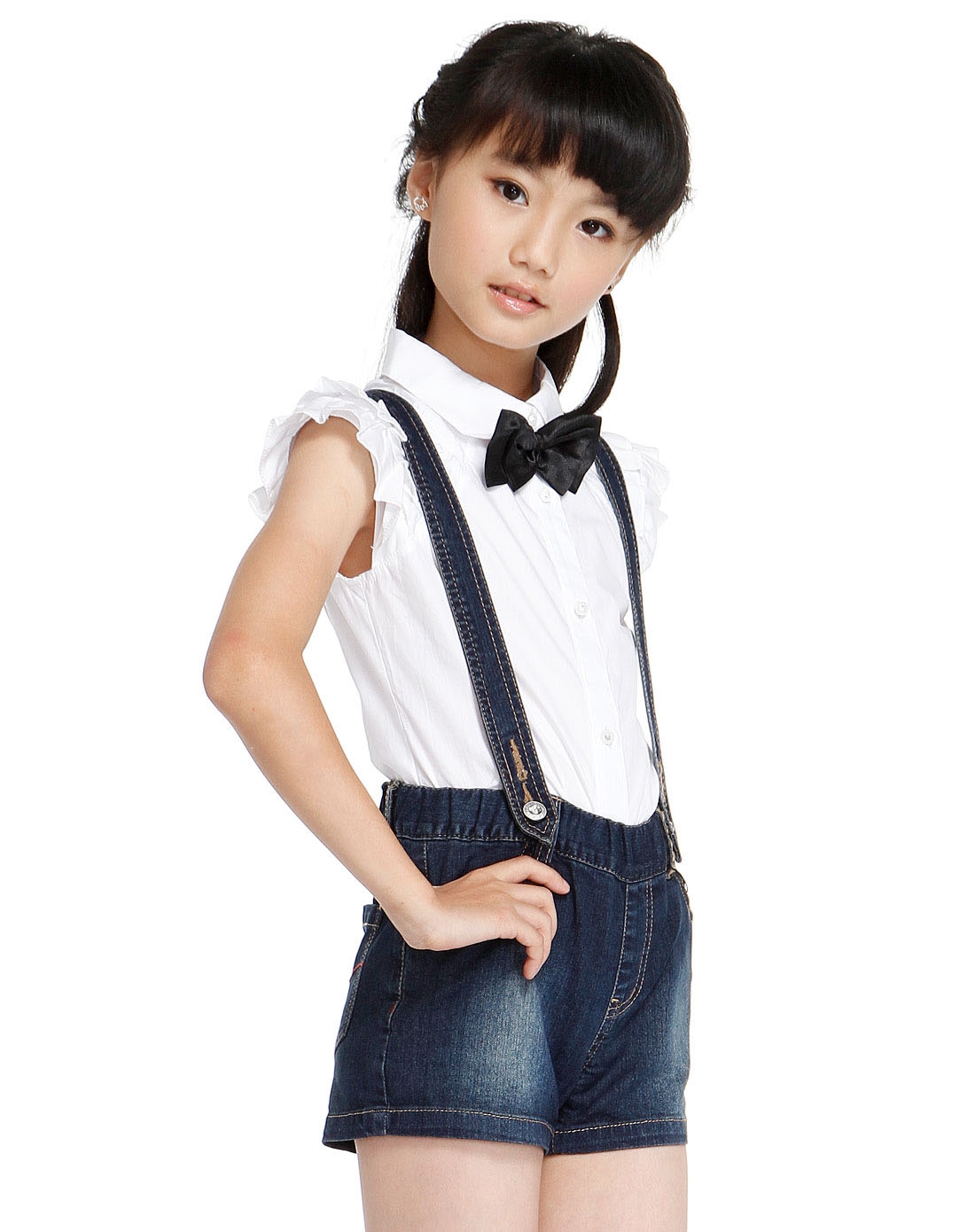 女童时尚深蓝色吊带牛仔短裤