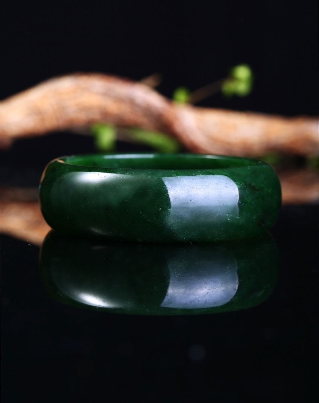 老种料测打光满绿色少许墨点天然碧玉手镯