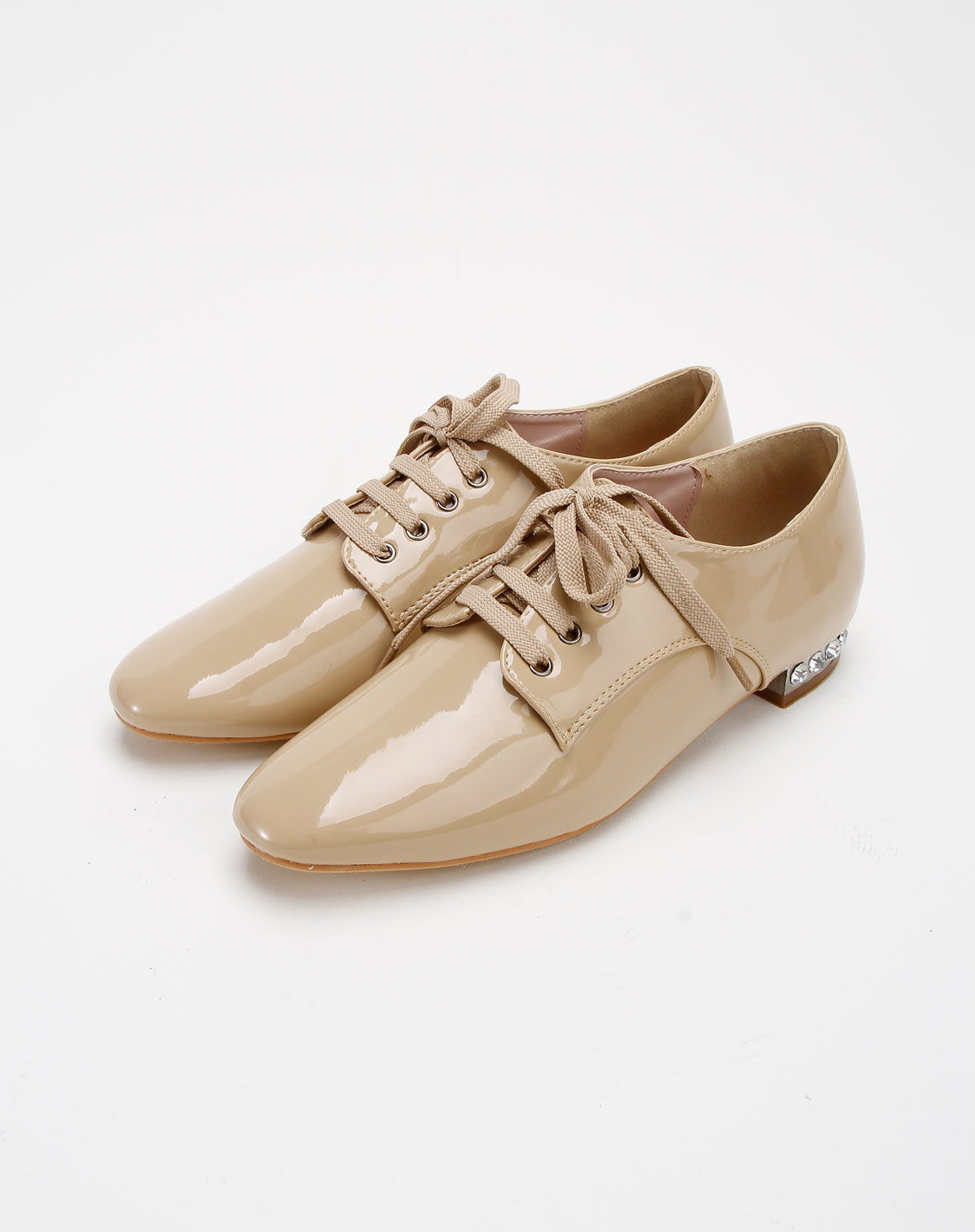 女款杏色铆钉绑带镜面时尚女鞋