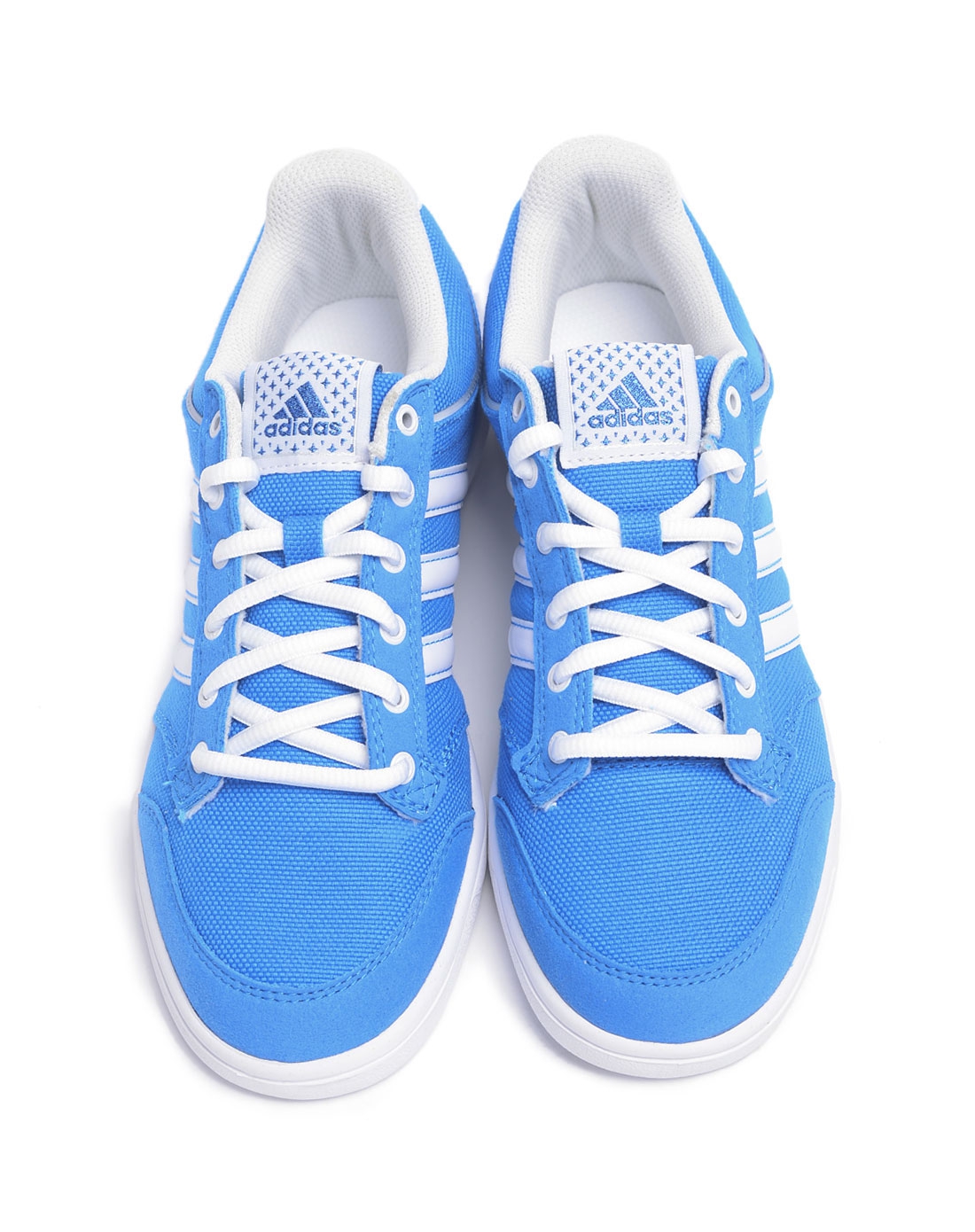 女子蓝色网球鞋