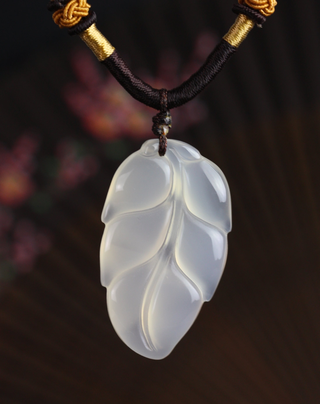 玉髓双面叶子吊坠附证书