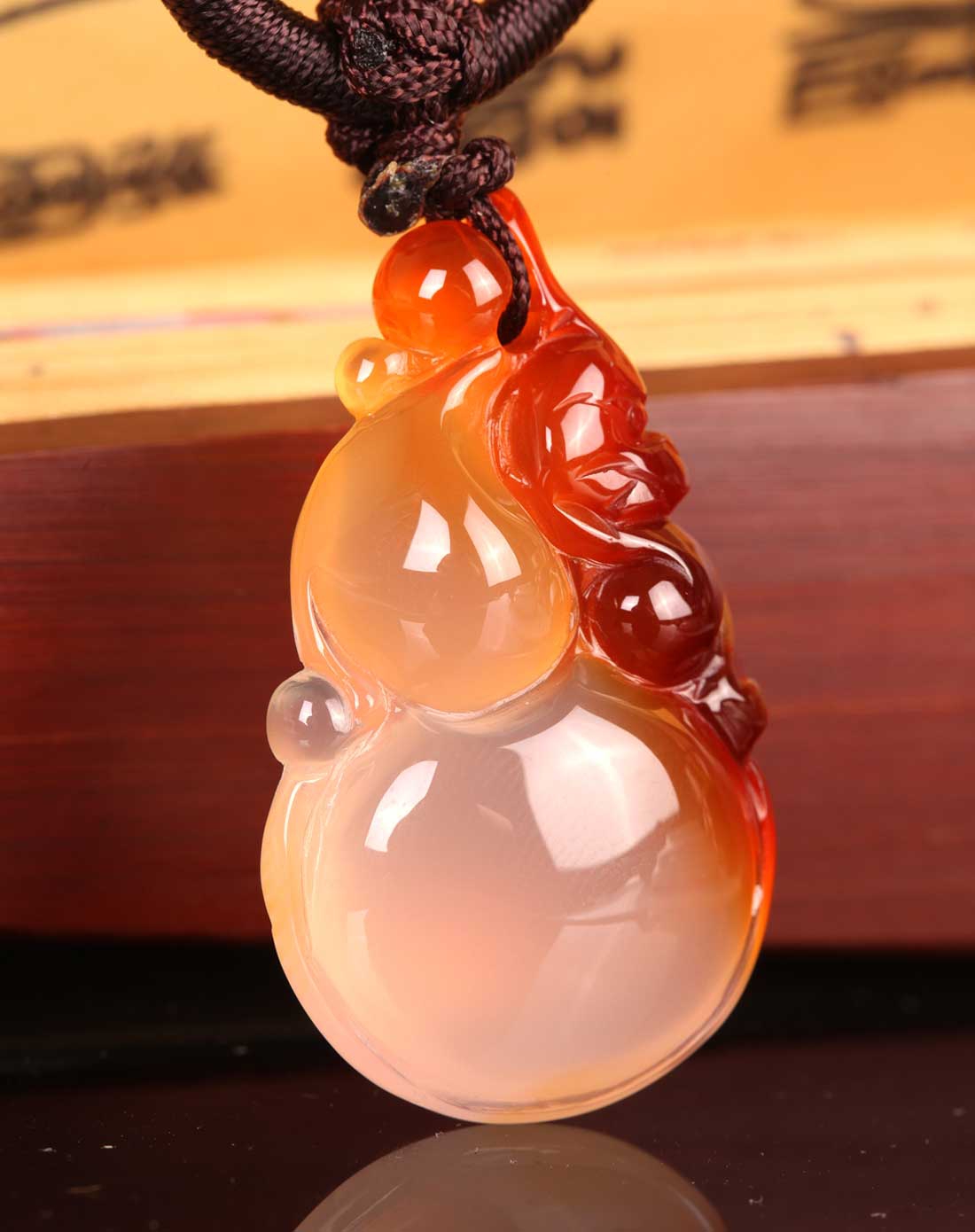 玉髓五福长寿吊坠