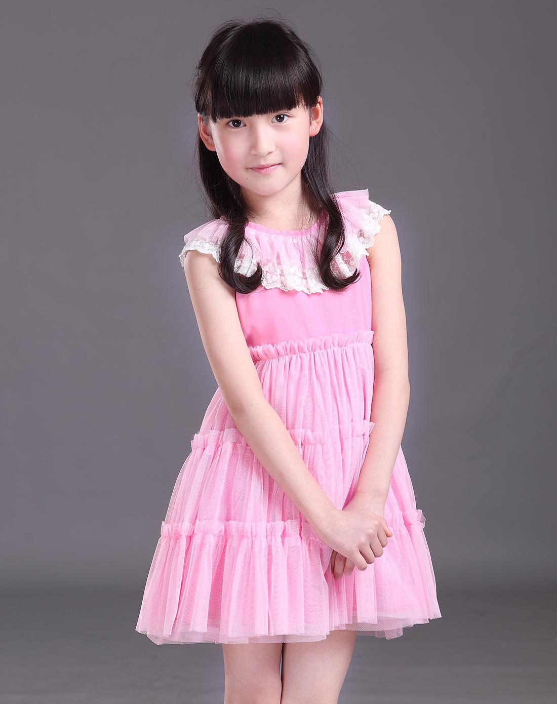女童粉红连衣裙