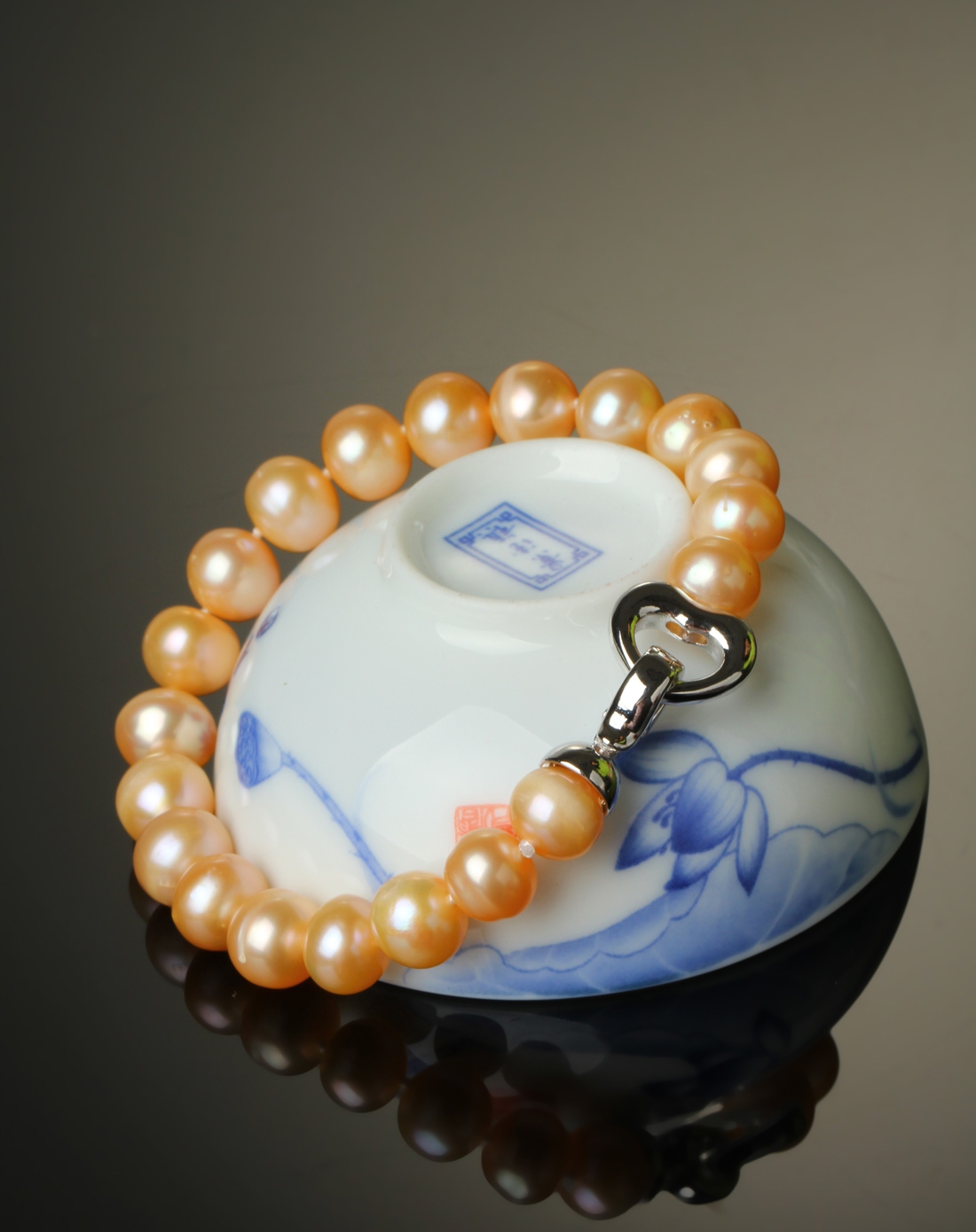 女款四面光粉珍珠手串附证书