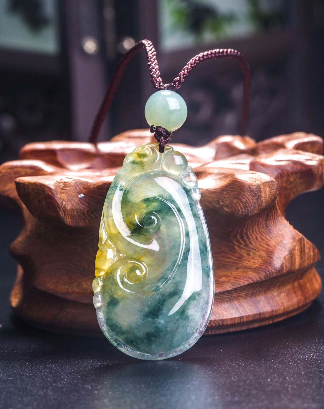 极品天然水润冰种飘黄阳绿如意翡翠吊坠(附证书)