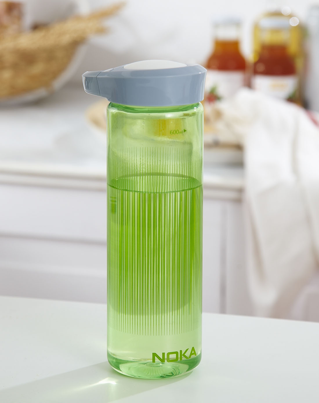 noka 600ml便携挂扣炫彩运动水杯-绿色条纹