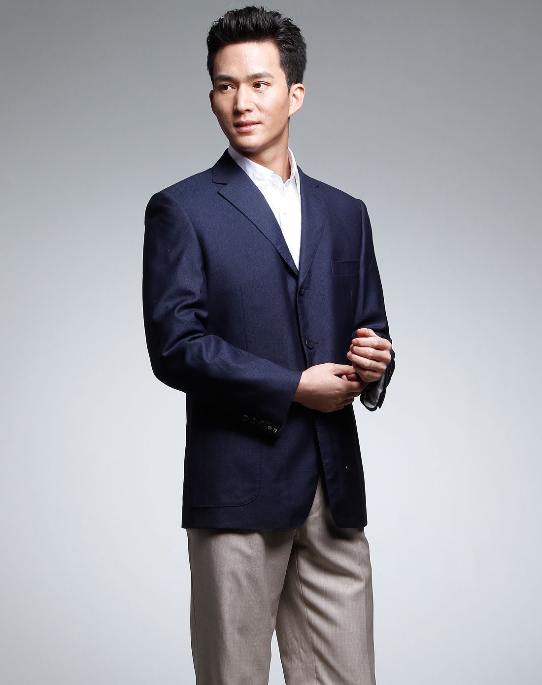 法派fapai-深蓝色简约长袖西装外套