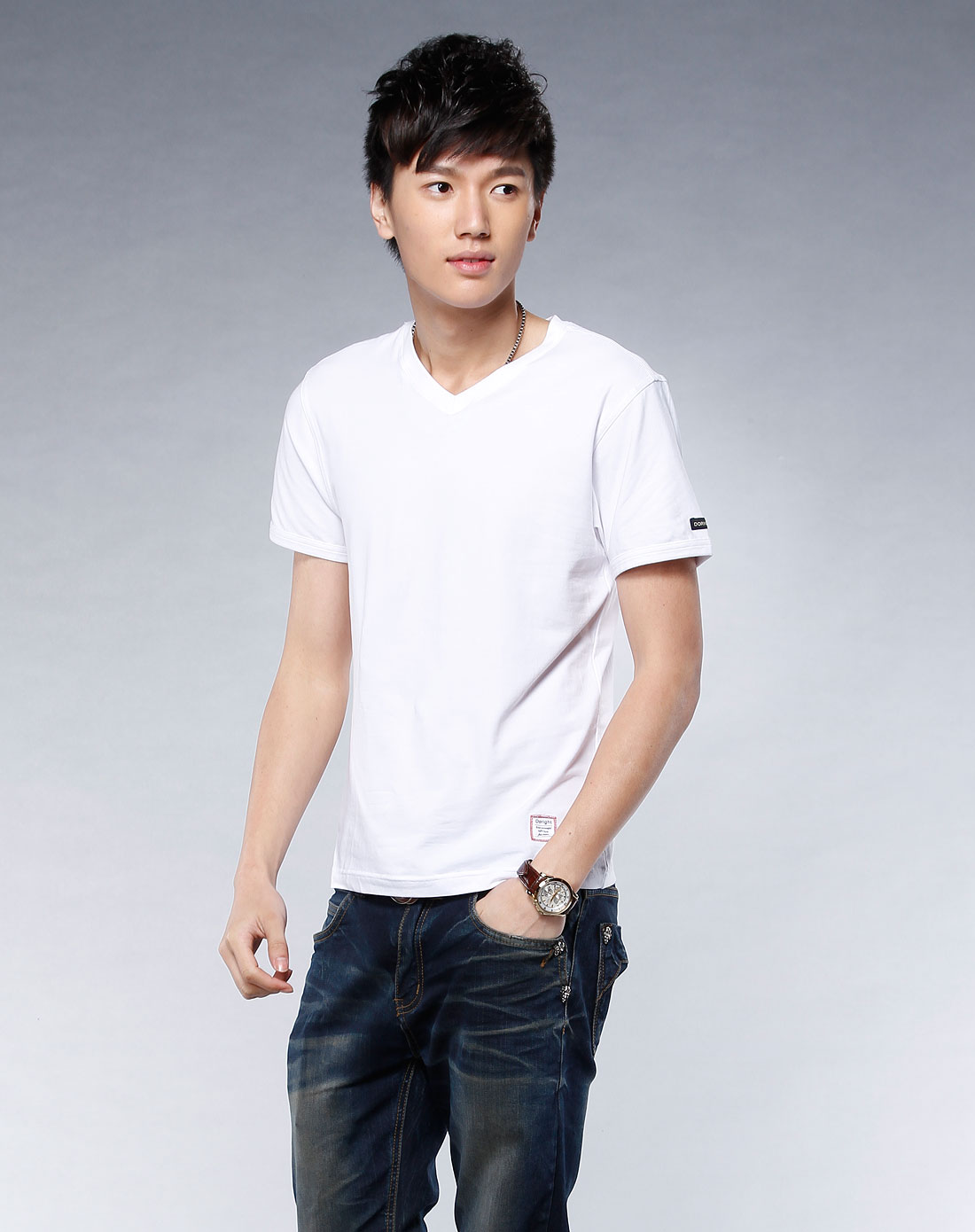 白色v领素面短袖t恤