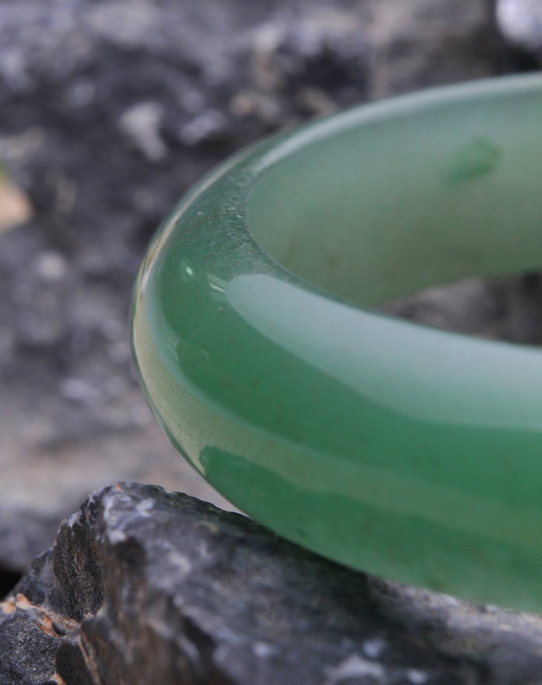 精品东陵玉手镯