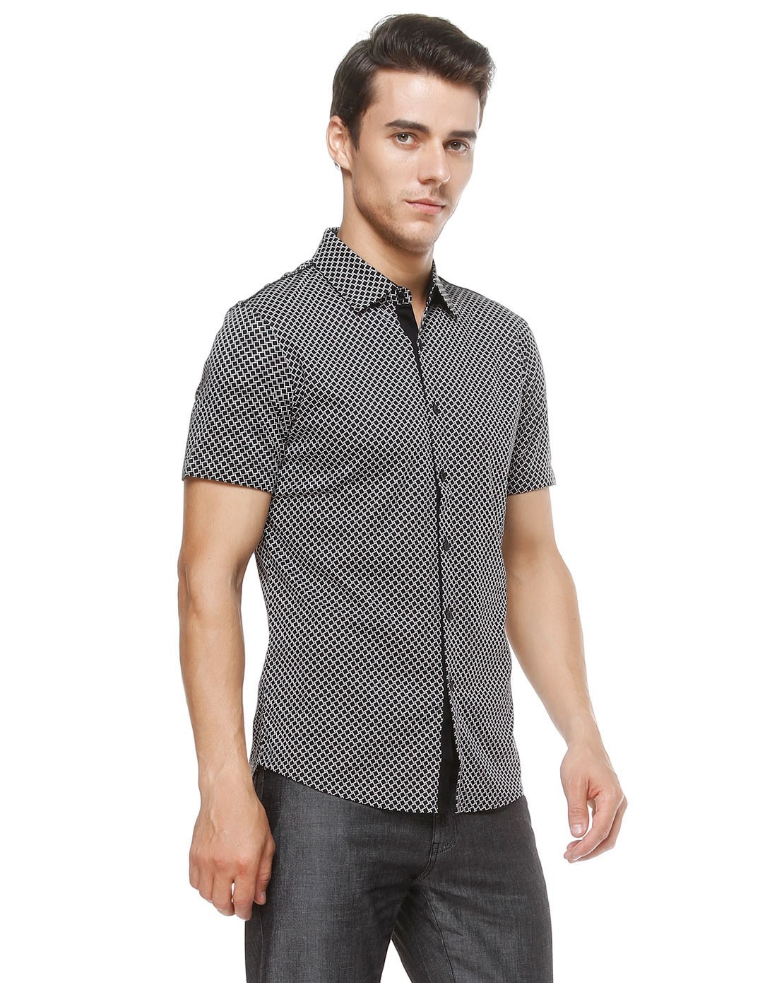 舒适简单黑白色短袖衬衫