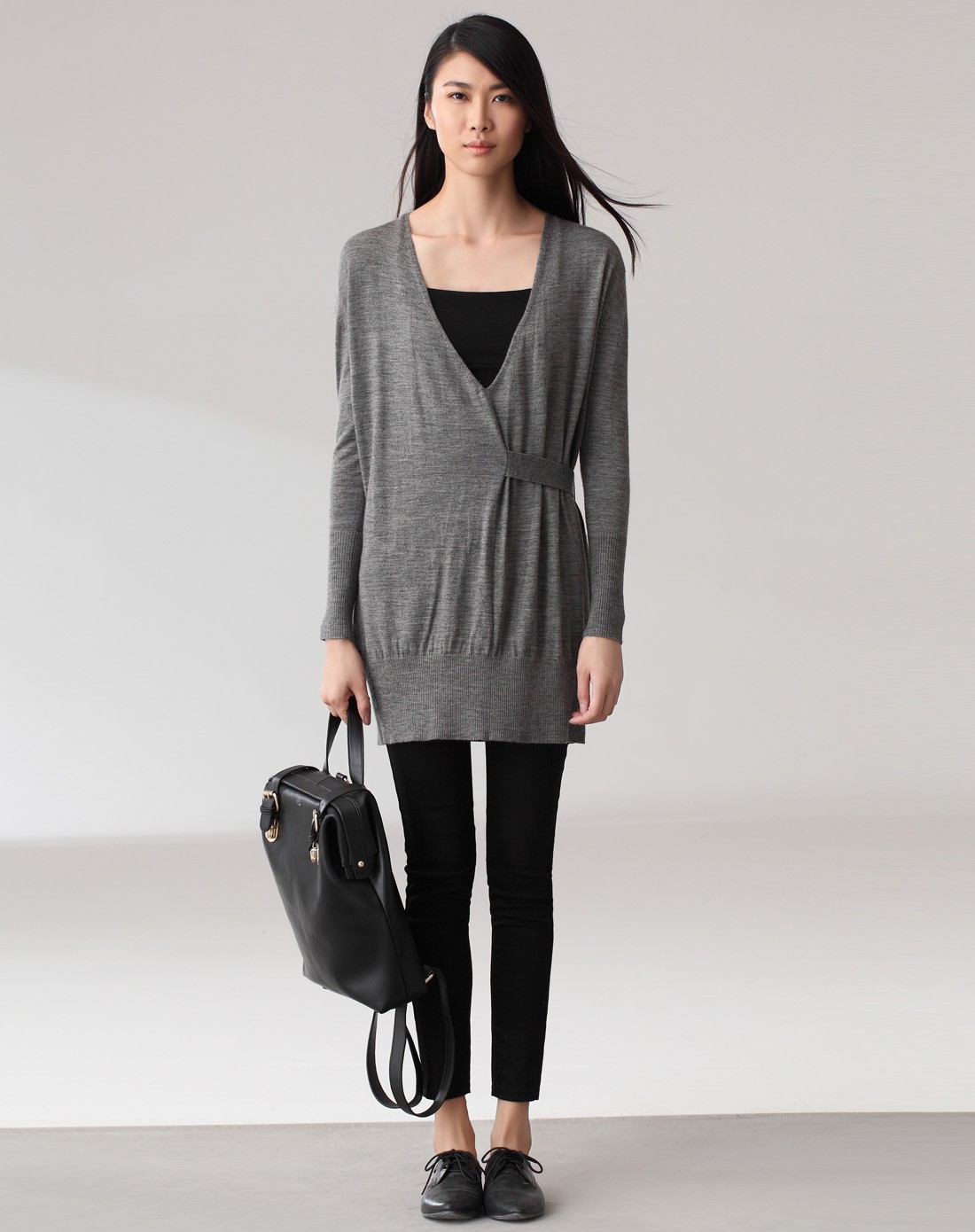 鸽灰百搭显瘦大v字领半束腰中长款羊毛毛衣