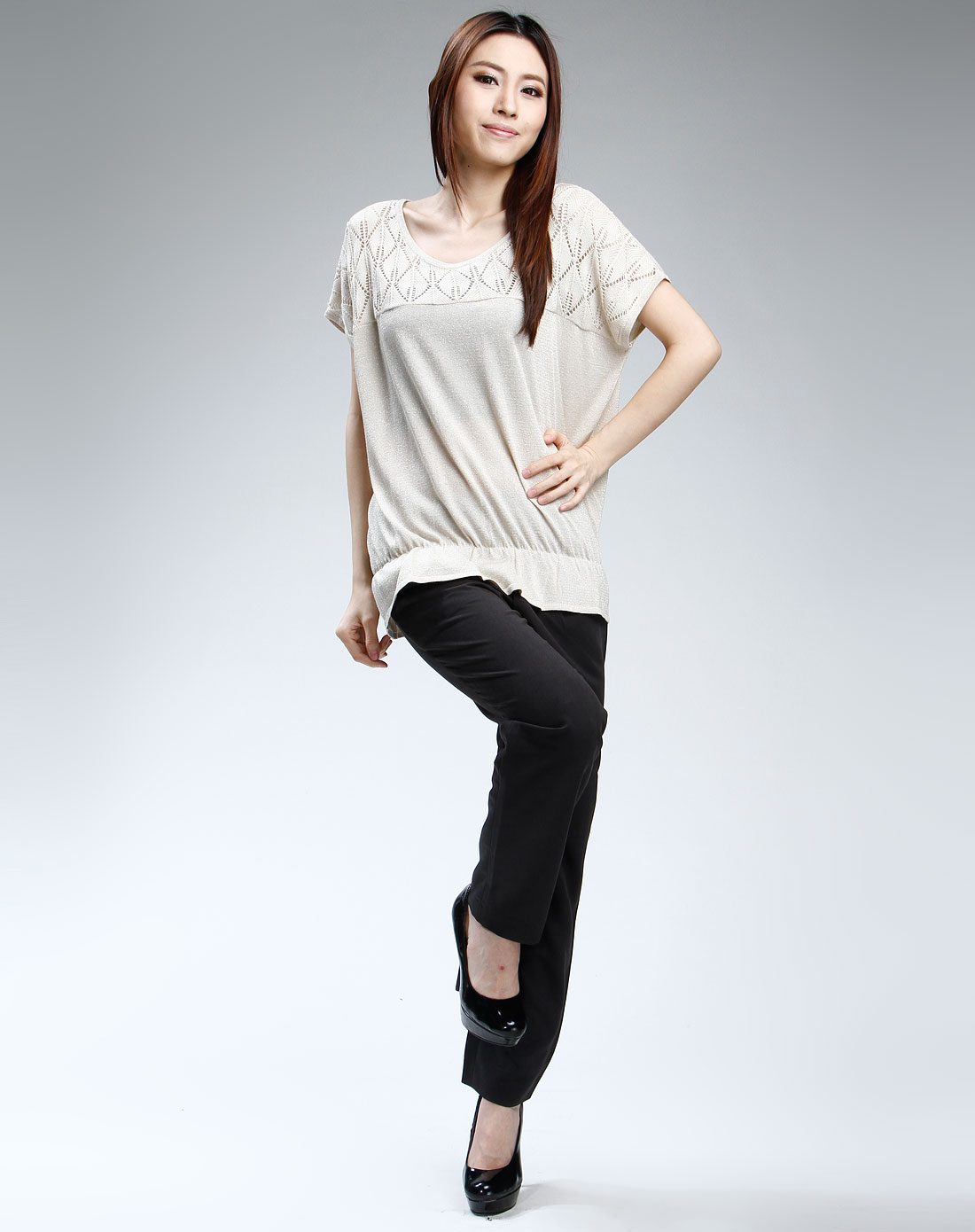 米色休闲针织短袖上衣