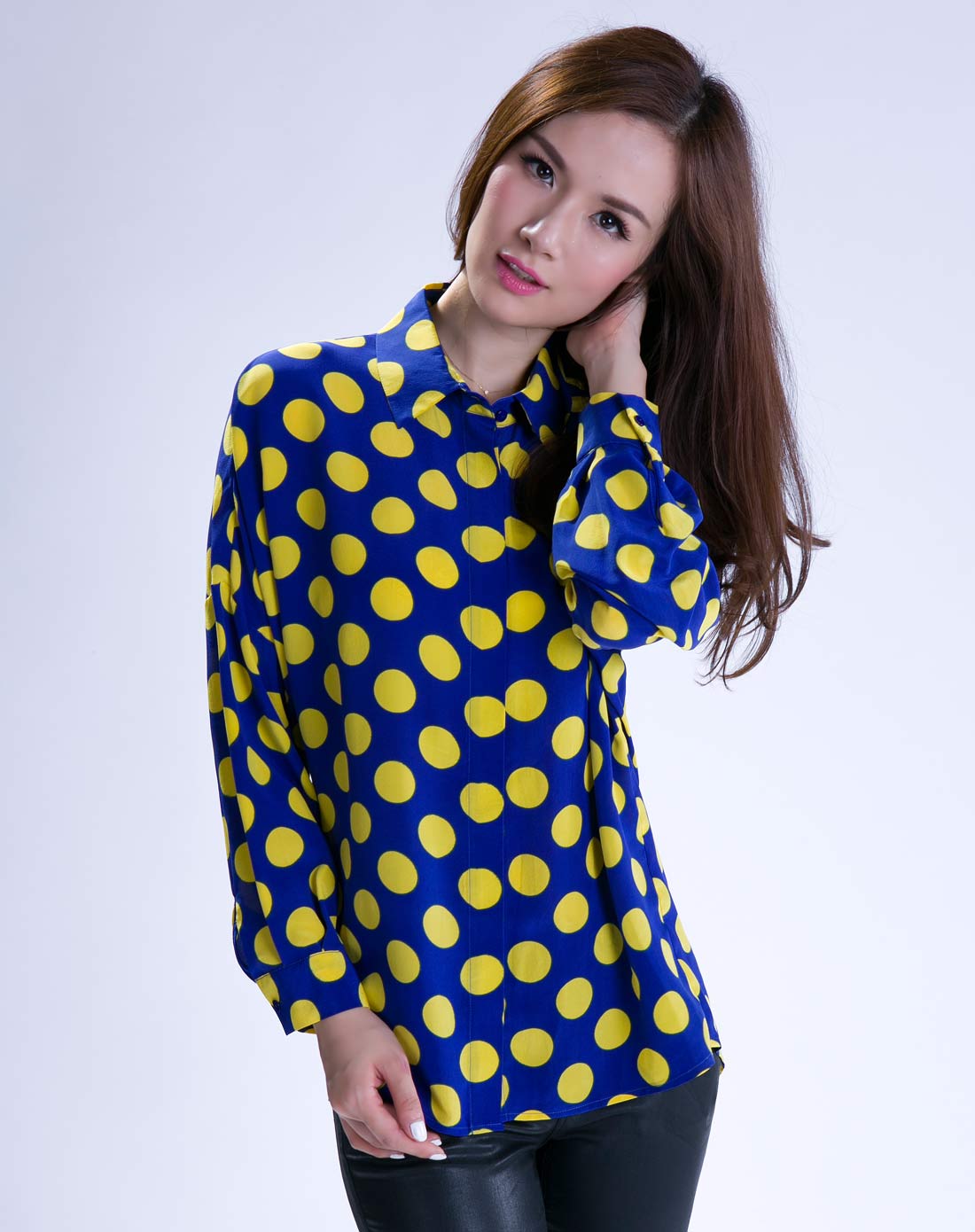 索菲丝尔真丝蓝底黄点前短后长波点印花衬衫ql43125de_唯品会