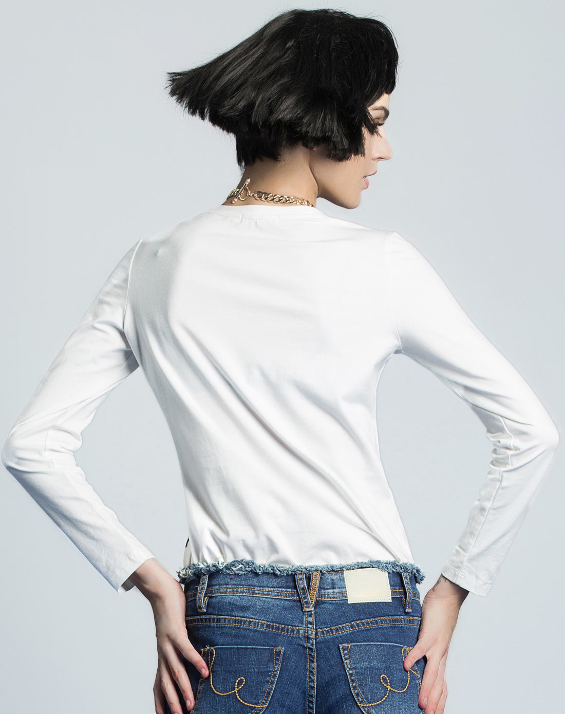 女款白色模特印花t恤