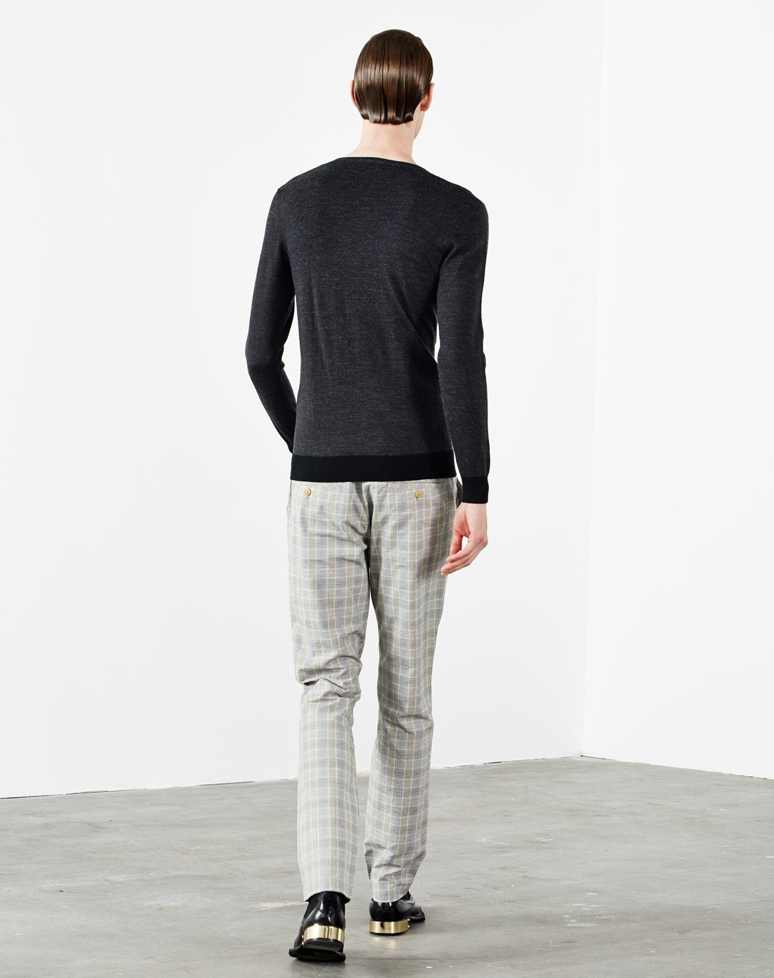 男款黑灰色毛衫