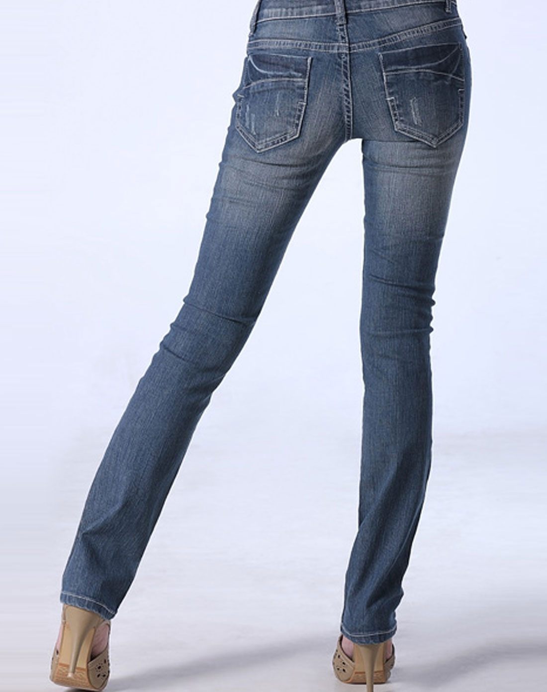 低腰摩登薄型修身直筒牛仔裤