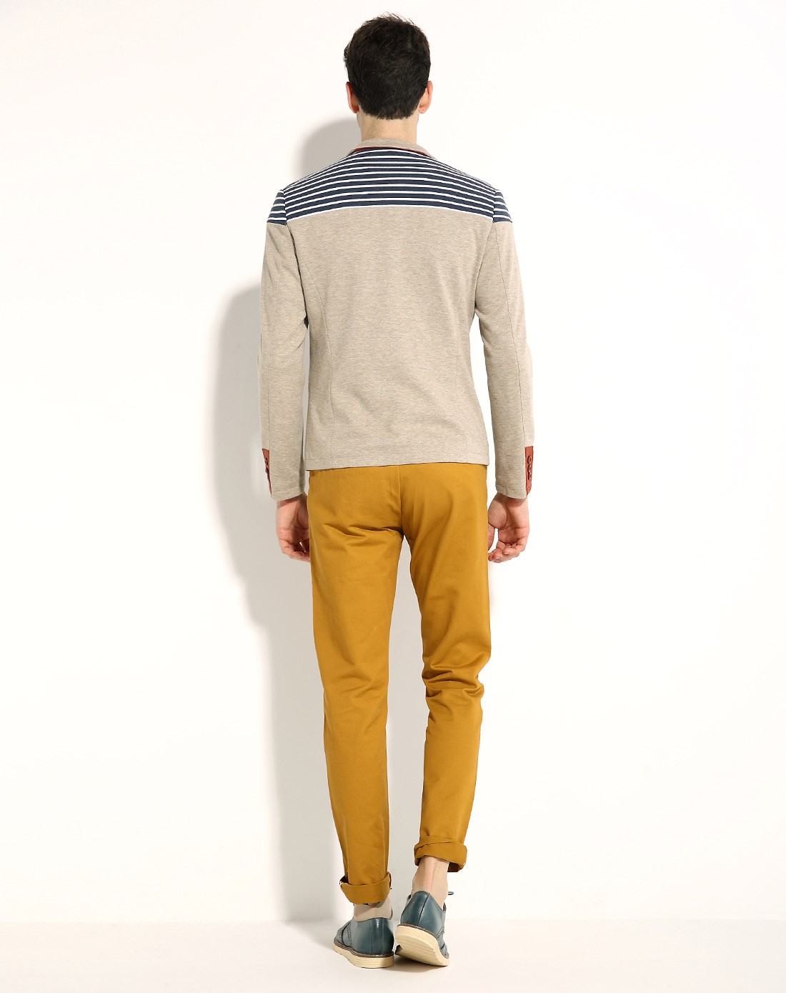 浅卡其色上幅拼条纹长袖西装