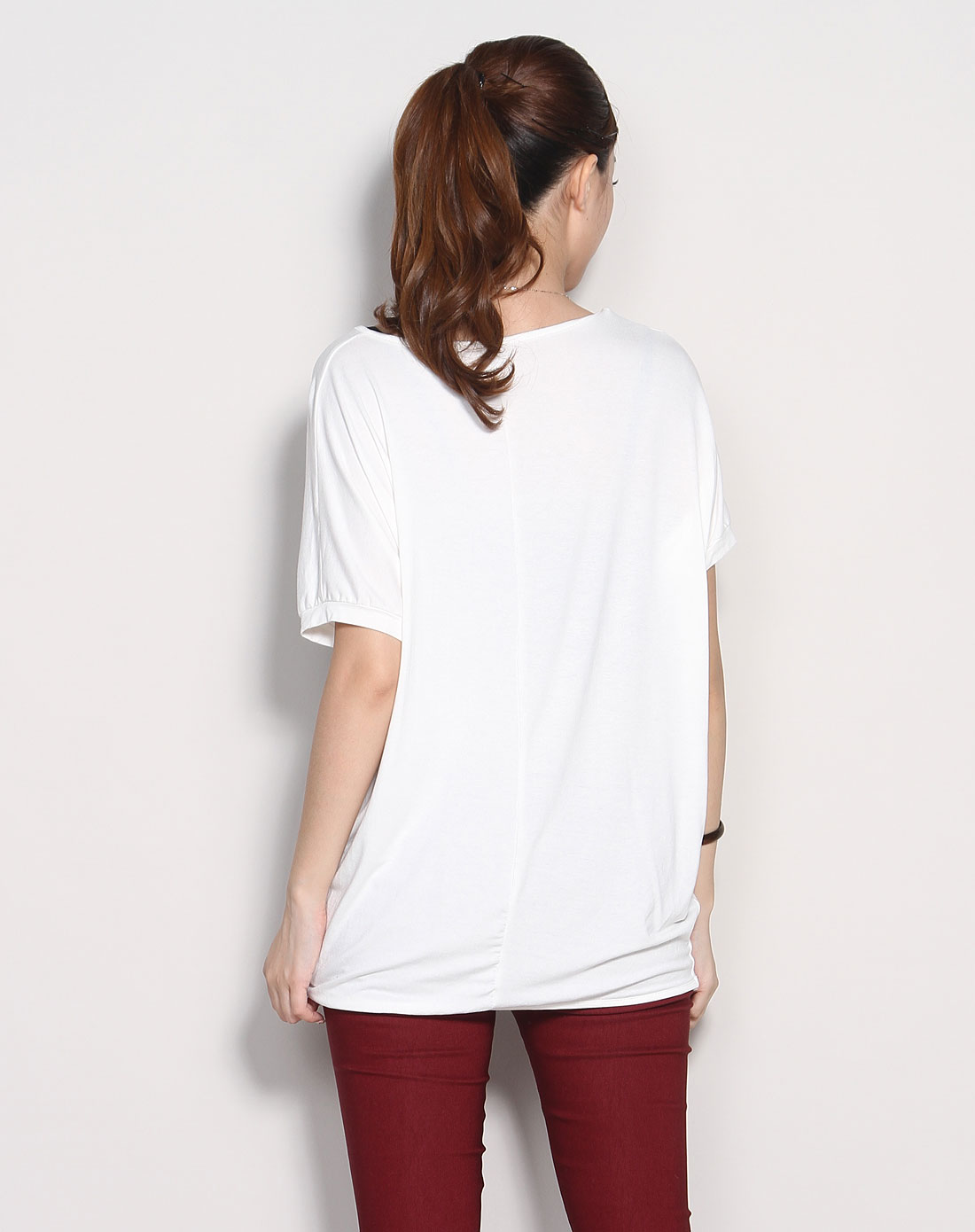 本白色休闲短袖上衣