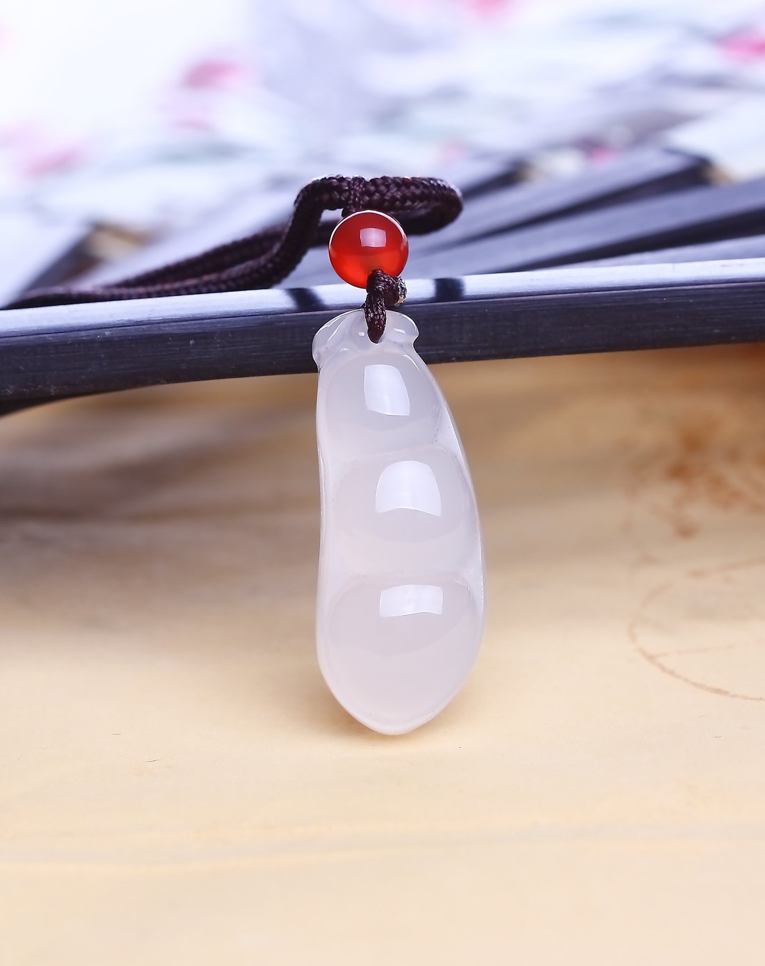 天然冰玉髓挂件 福豆