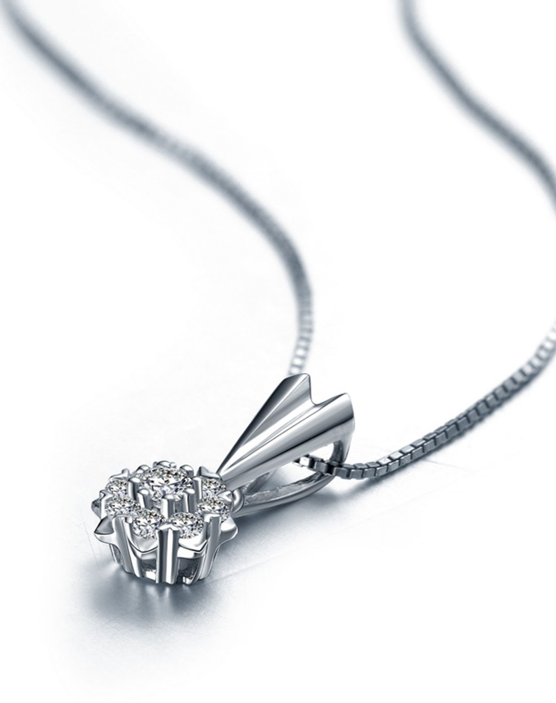 珂兰钻石饰品专场-18k白金群镶克拉效果共55分vvs净度钻石吊坠