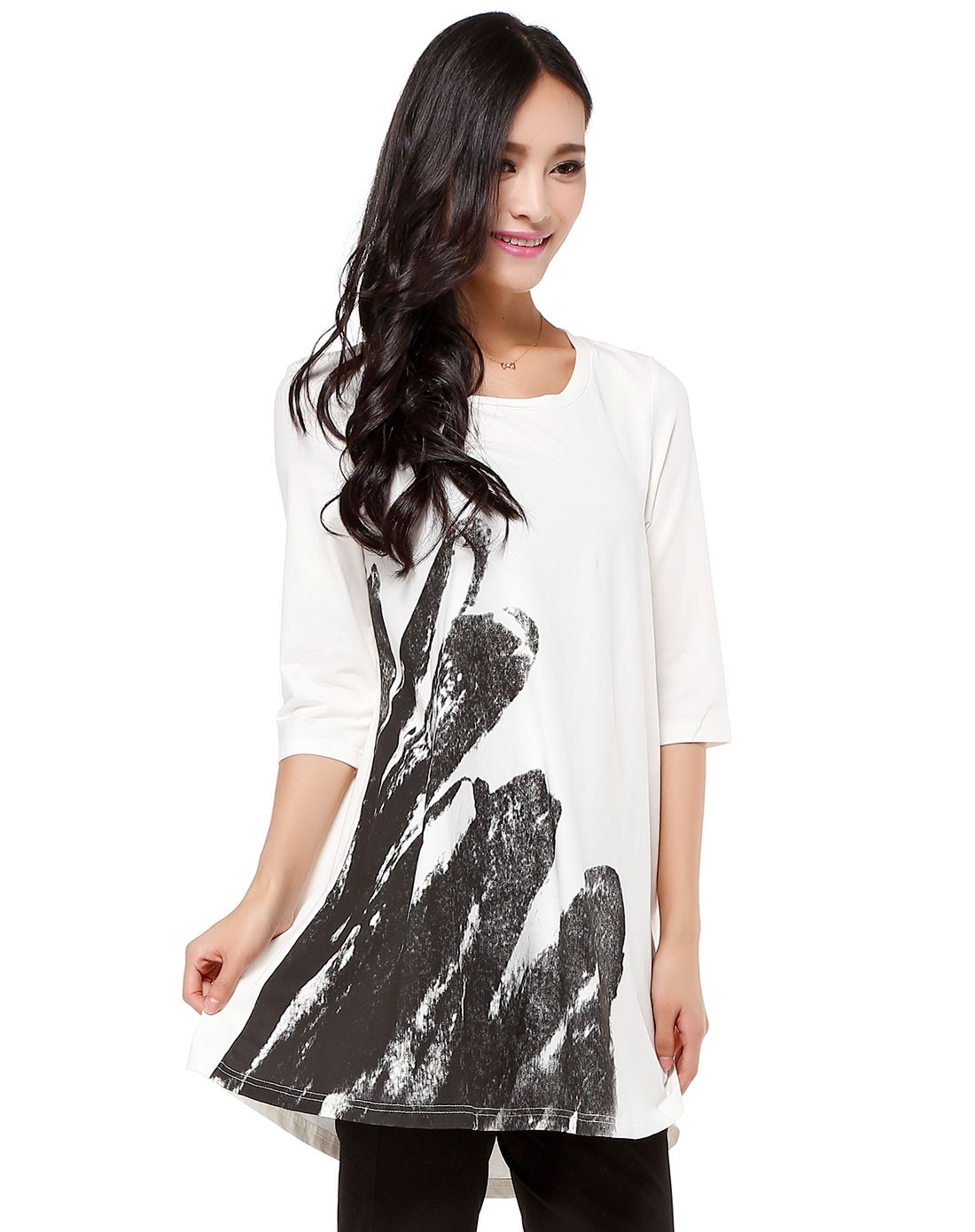 时尚简约白底黑色中袖长款t恤