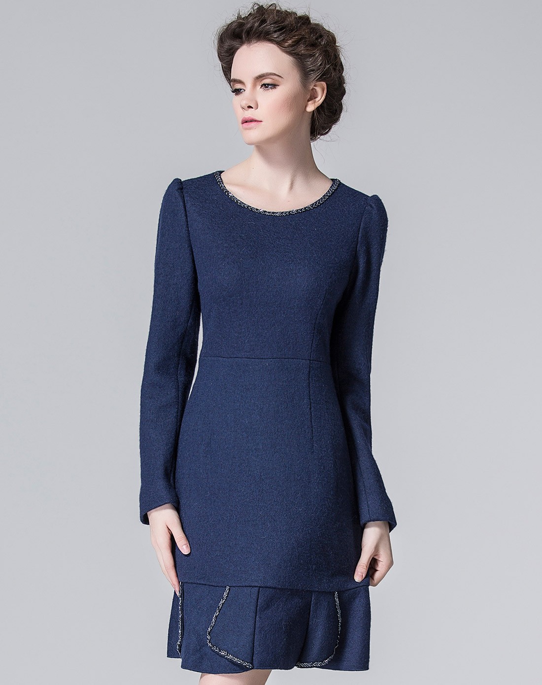 暗蓝色长袖下摆拼接修身连衣裙