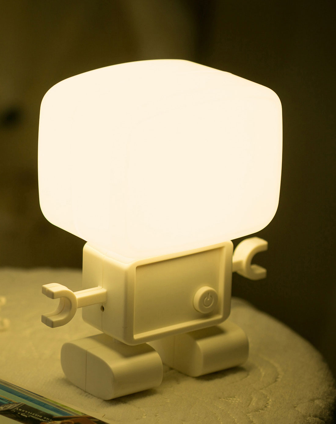 智能机器人台灯充电版