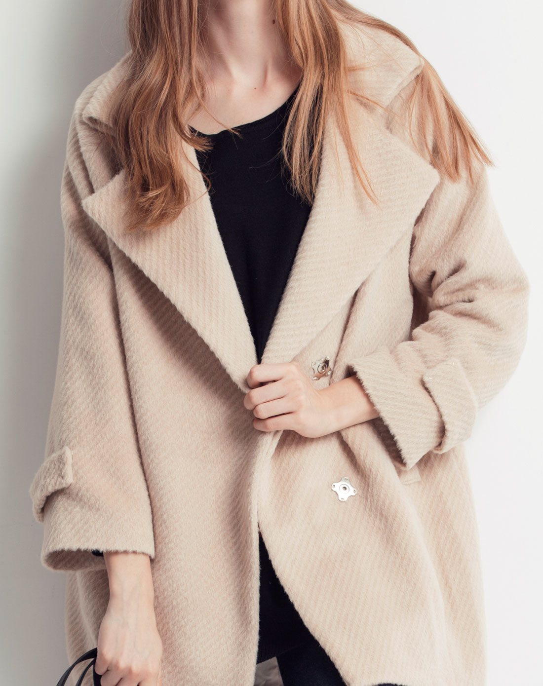 米驼色英伦风通勤素雅长袖大衣