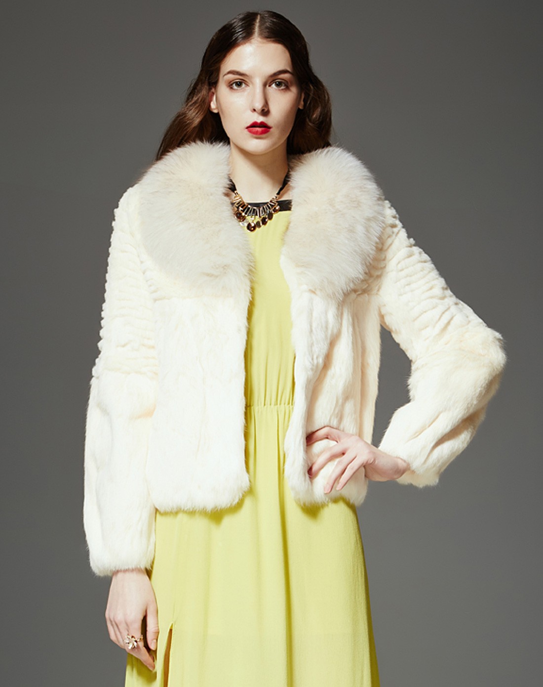 女款米色兔毛皮草