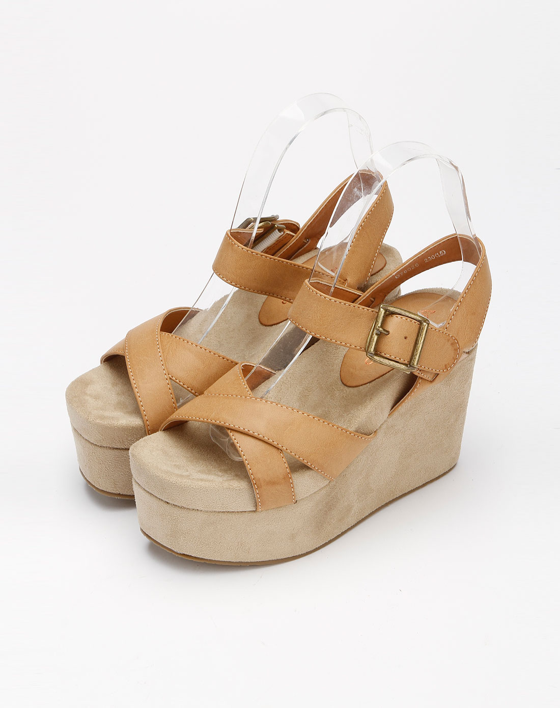 驼色系扣松糕底凉鞋