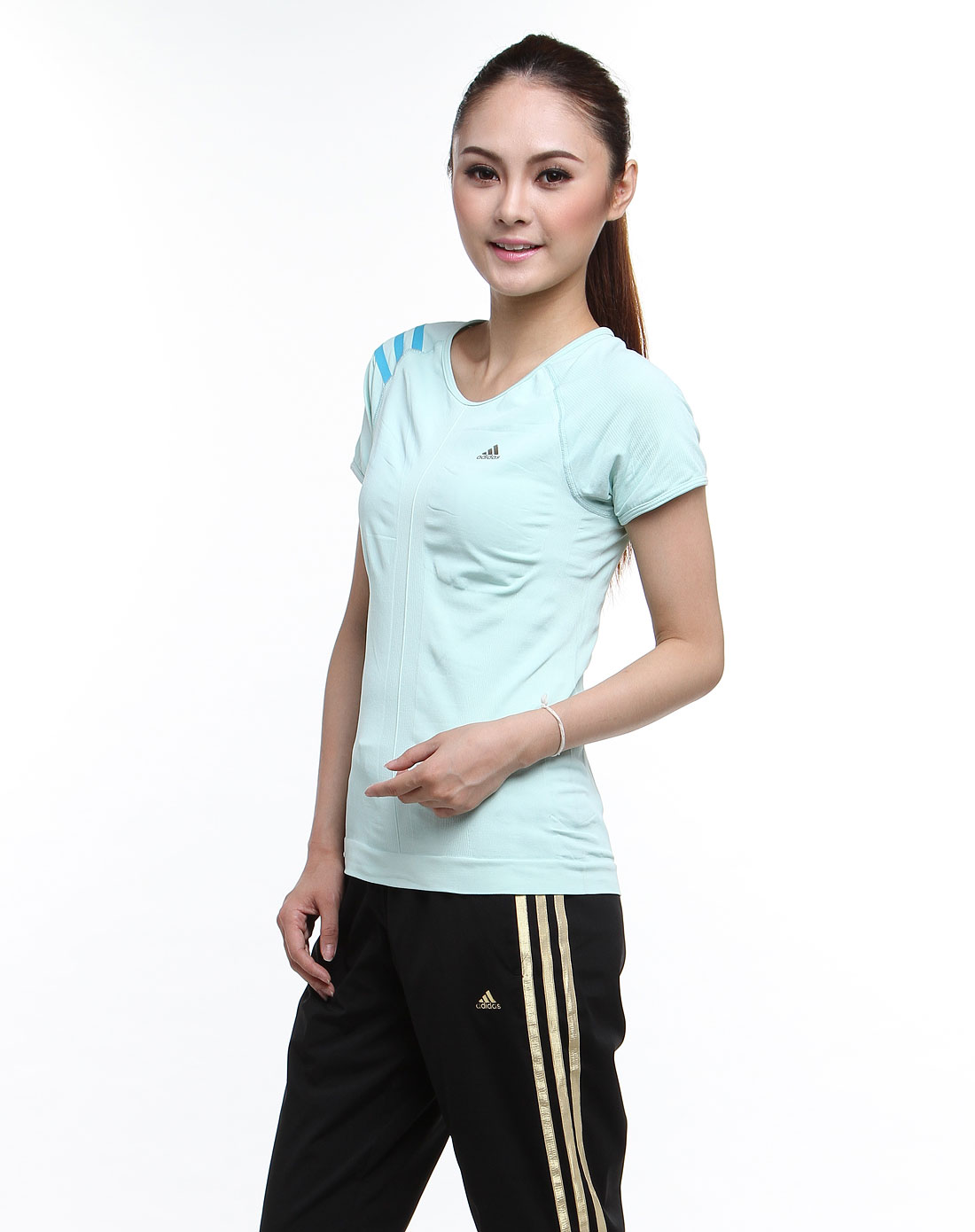 阿迪达斯adidas女装专场-女款浅绿色短袖无缝t恤