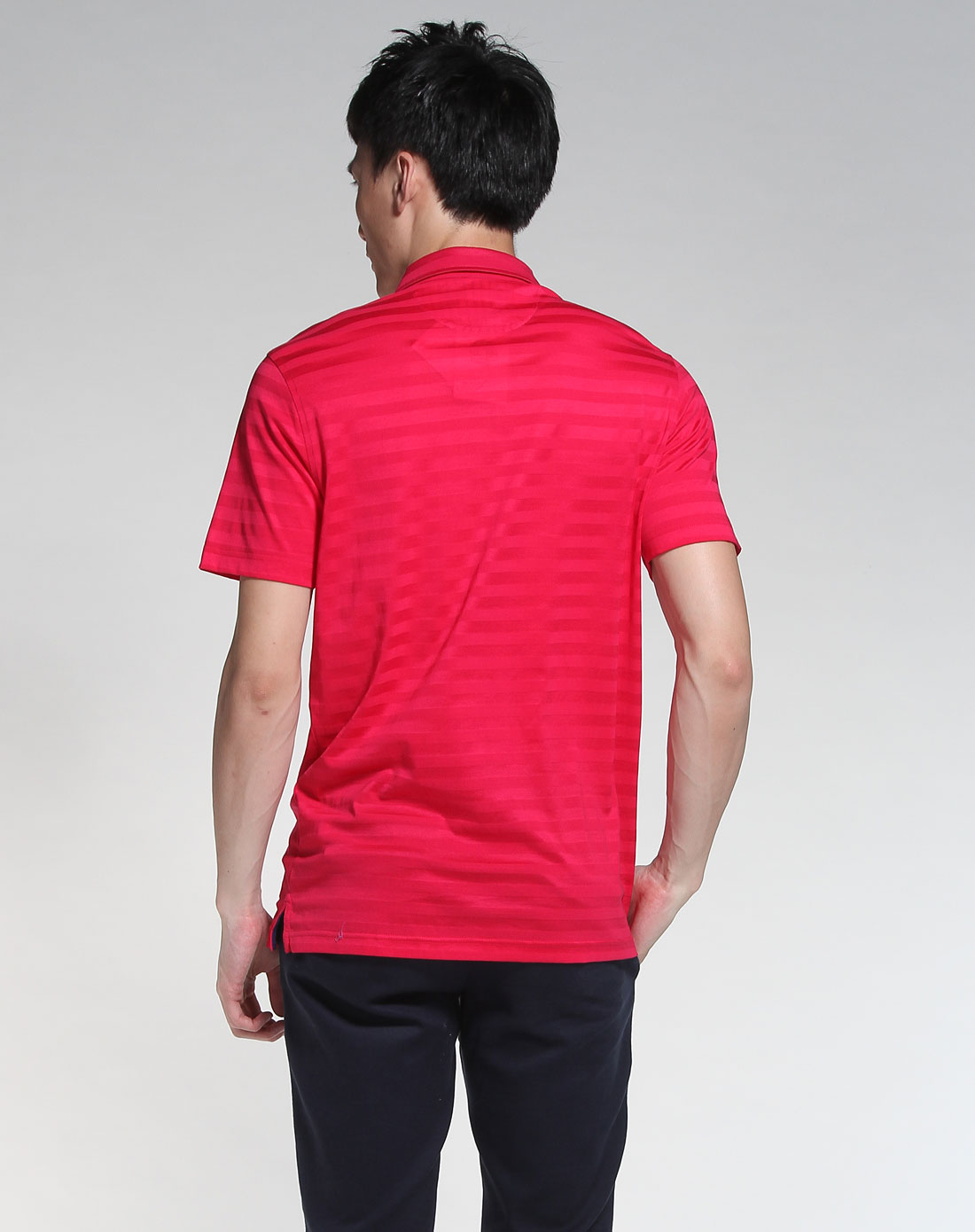 洋红色暗条纹短袖t恤