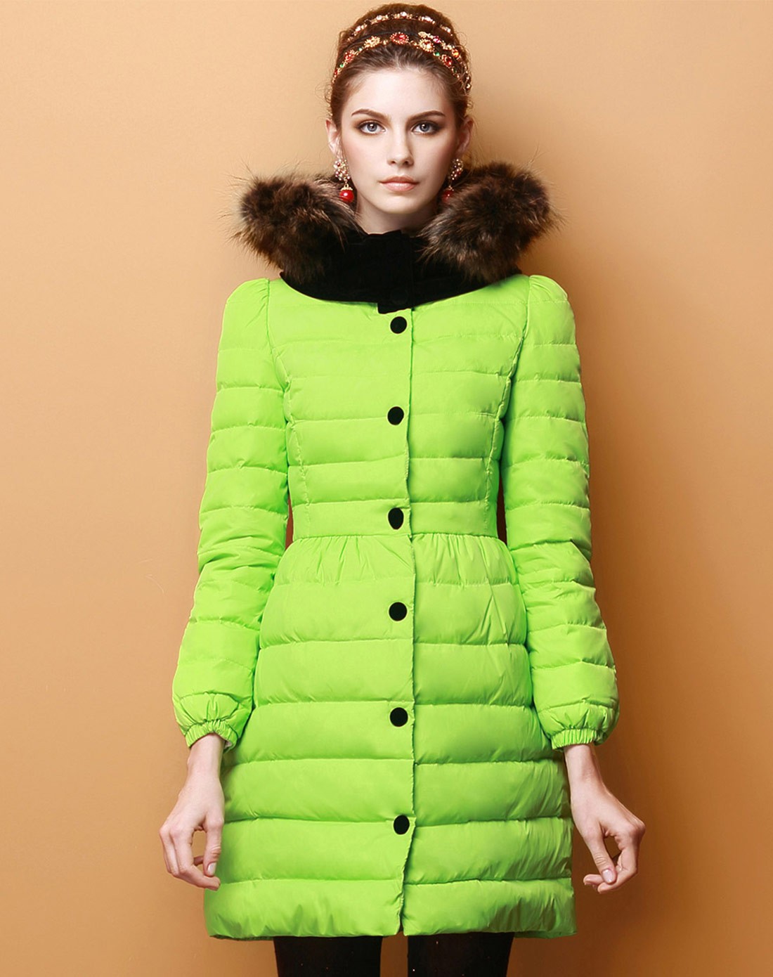 绿色经典保暖长款长袖羽绒服