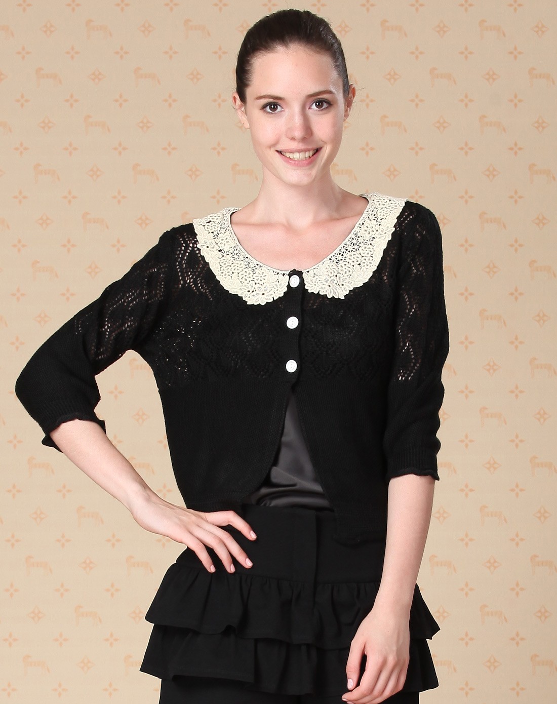 vivi luxman女装专场 > 优雅拼接蕾丝黑色中袖针织衫