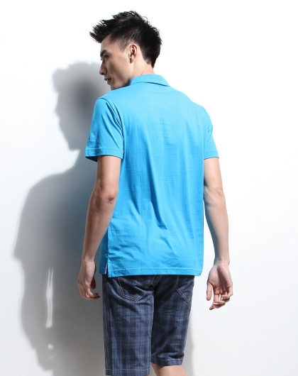 冰蓝色休闲翻领短袖t恤