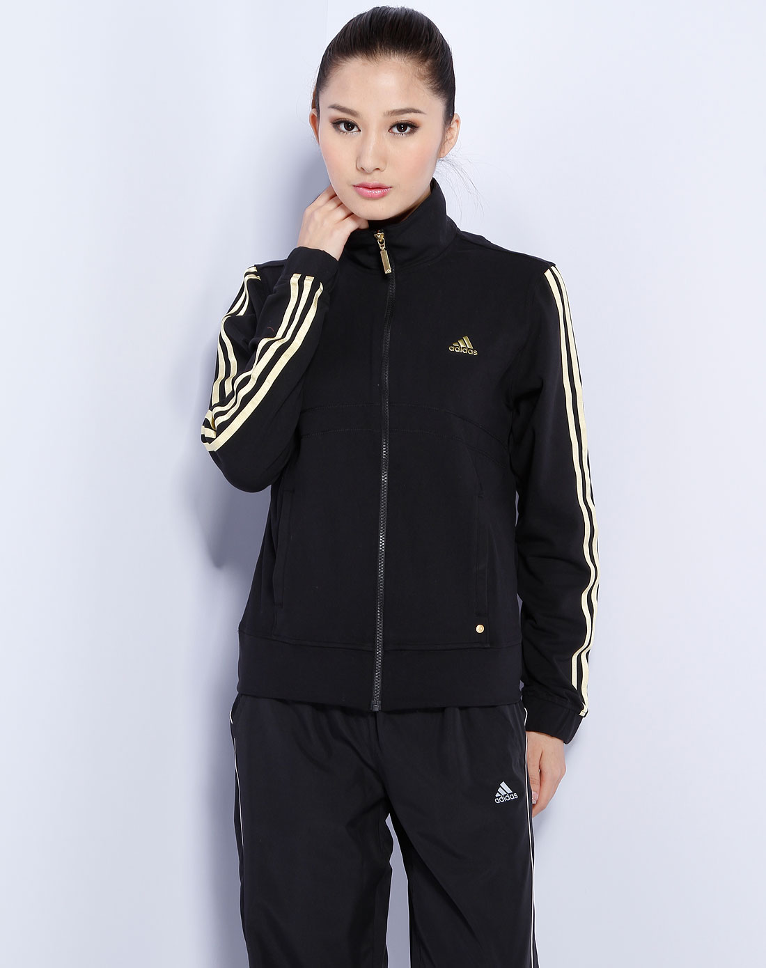 阿迪達斯adidas女裝專場-女款黑/金色時尚運動拉鍊外套