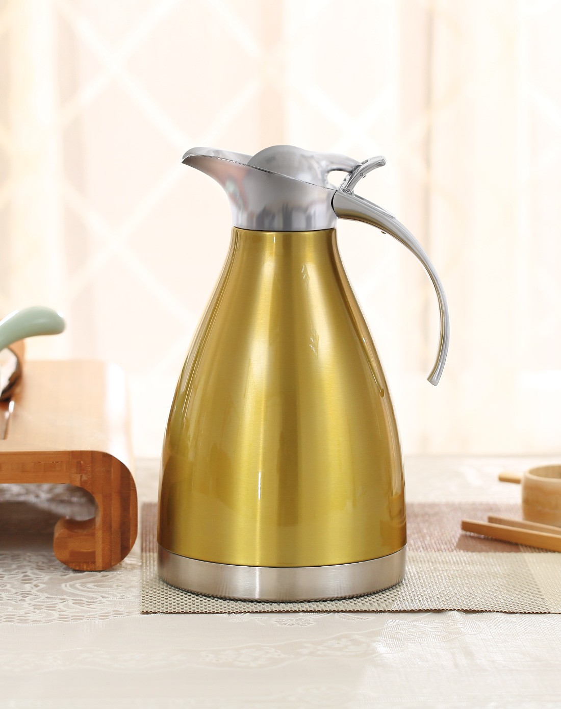 加强升级版香槟色不锈钢真空保温壶1.5升