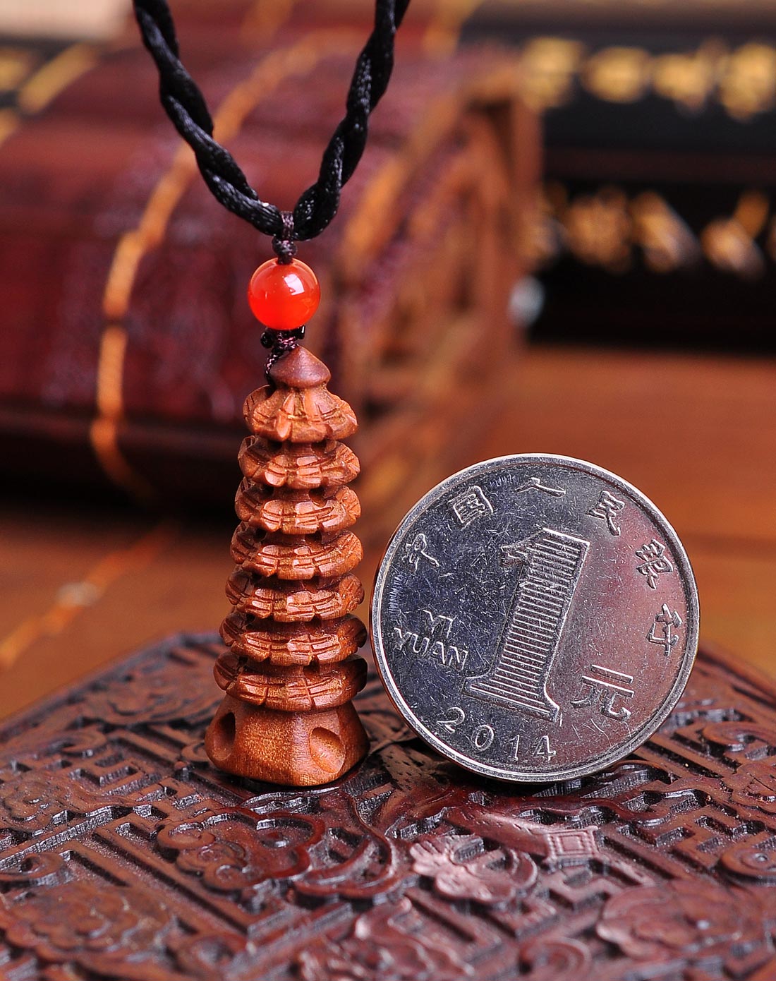 太阳之爱 精雕宝塔桃木项链