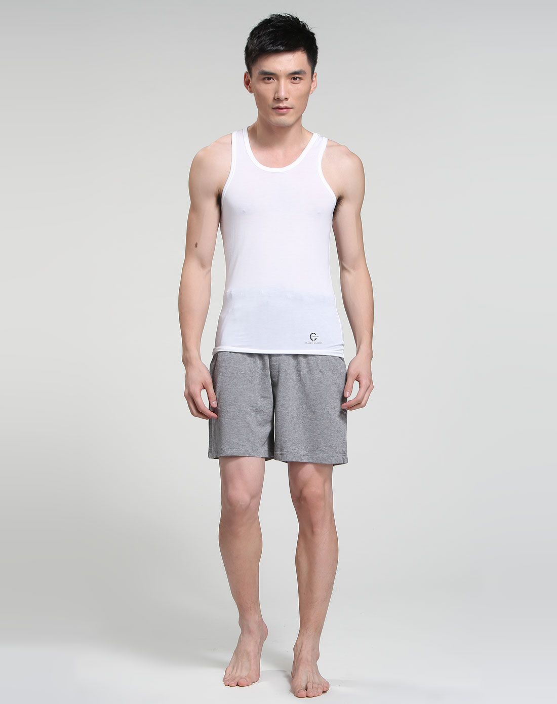 白色圆领简约背心