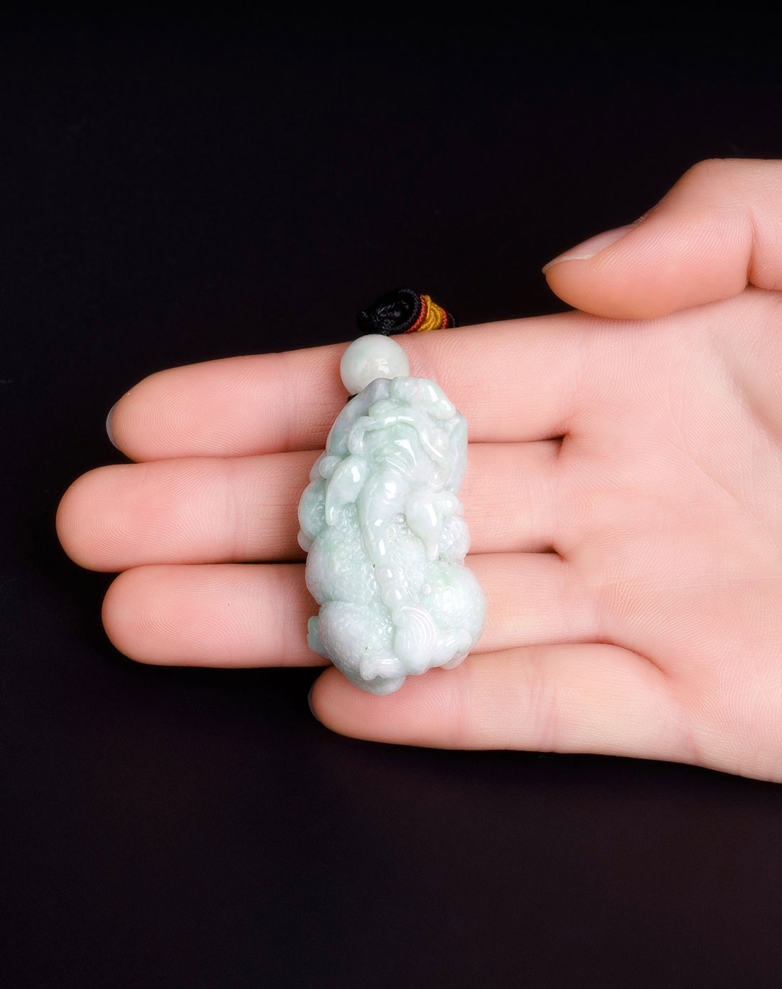 雕工细腻饱满貔貅天然a货翡翠挂件(附国检证书)